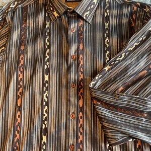 International Laundry. STUNNING gorgeous shirt.  Gold metallic.